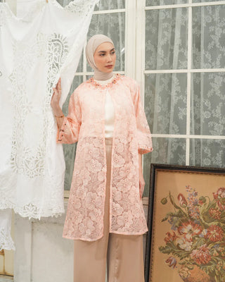 Audrina Outer Privé